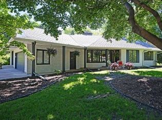 2390 Vale Crest Rd, Golden Valley, MN 55422