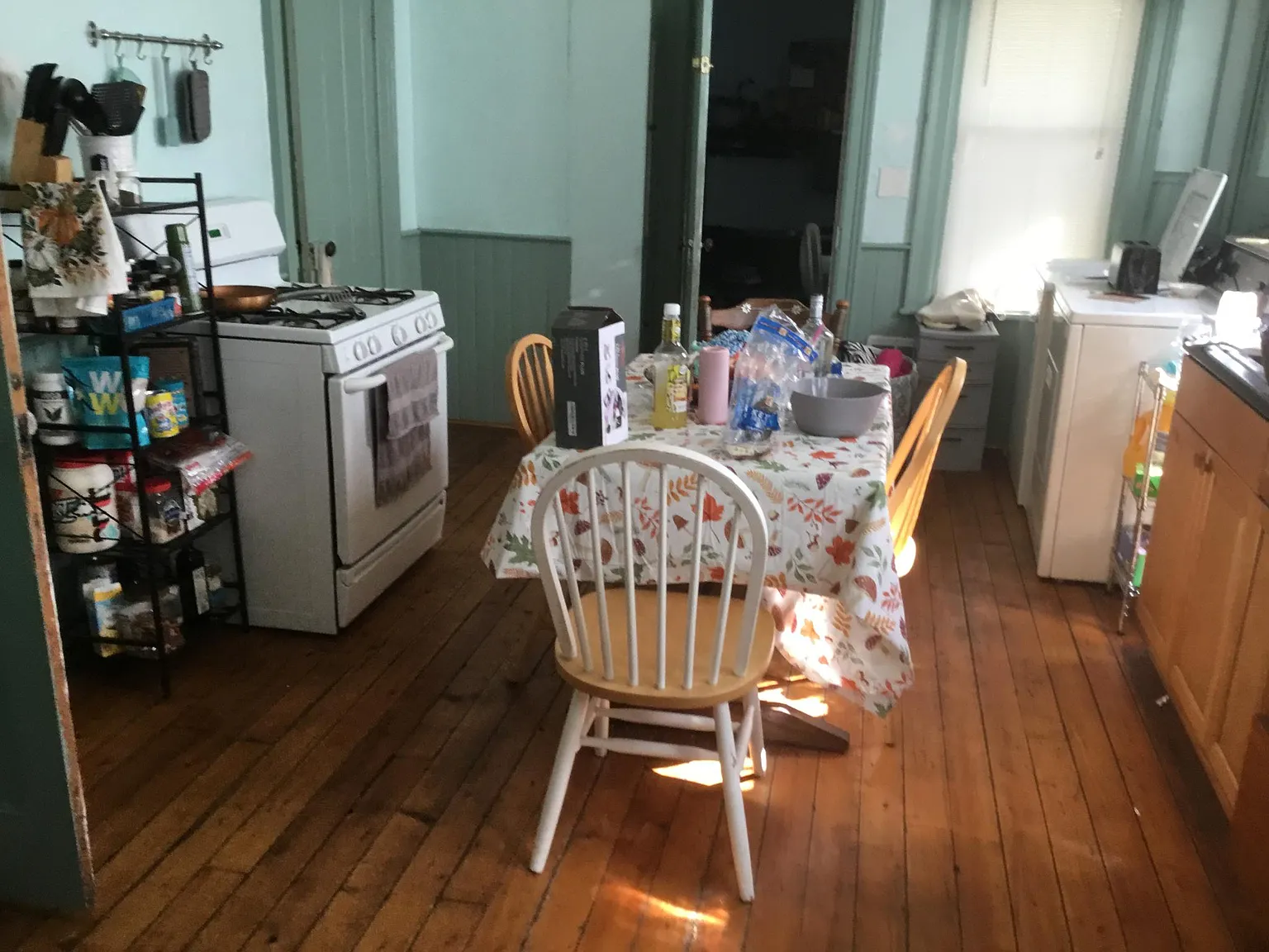 3 bed, 1.5 bath, 1300 sqft, $1,500 — Photo 4