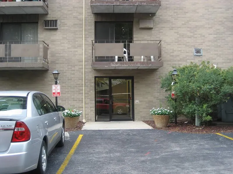 850 Des Plaines Ave APT 107 photo 1