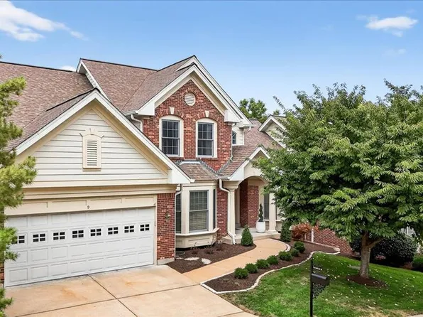 9 Picardy Hill Dr, Chesterfield, MO 63017