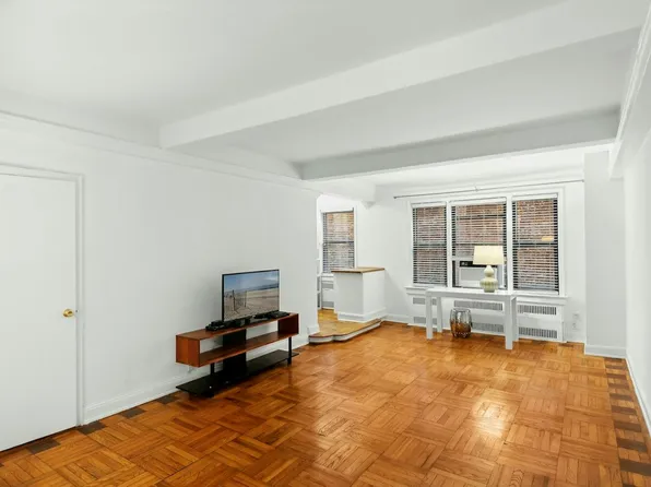 123 East 37th Street 6B image 2 of 11