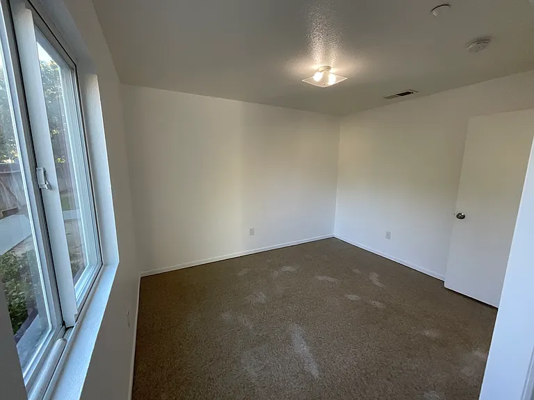 323 Magnolia St #101 — Photo 9