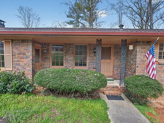 2nd image of 2569 Skylane Dr