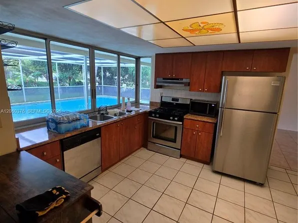 7590 NW 20th Ct, Fort Lauderdale, FL 33313
