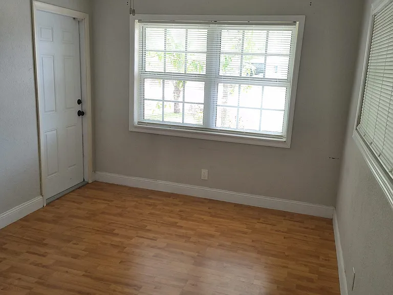 650 Campus Cir — Photo 8