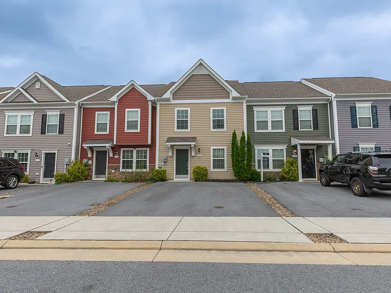 608 Thumper Dr — Photo 1
