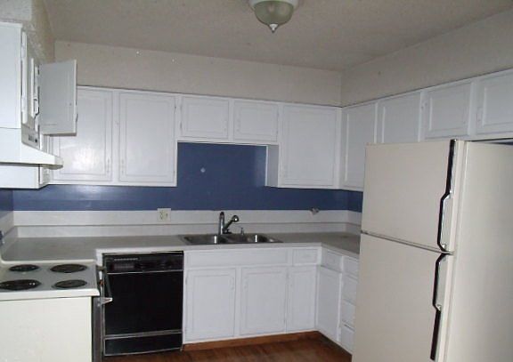 4th image of 713 N Mohican Dr