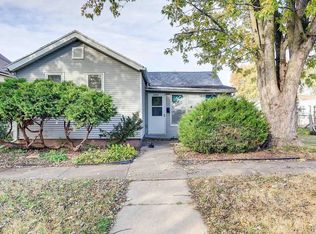 2002 Garfield St, Clinton, IA 52732