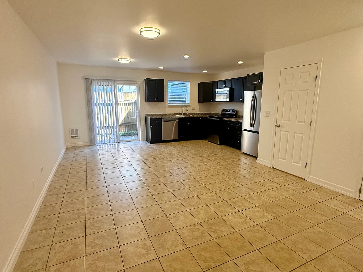 4 bed, 2.5 bath, 1450 sqft, $2,650 — Photo 3