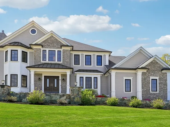 8 Boulder Trl, Walpole, MA 02081