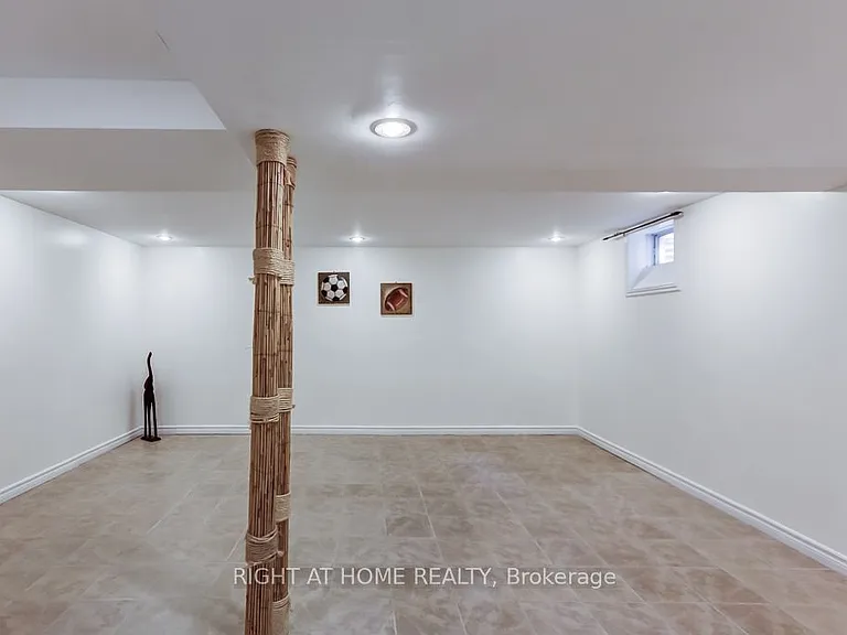 402 Lausanne Cres — Photo 28