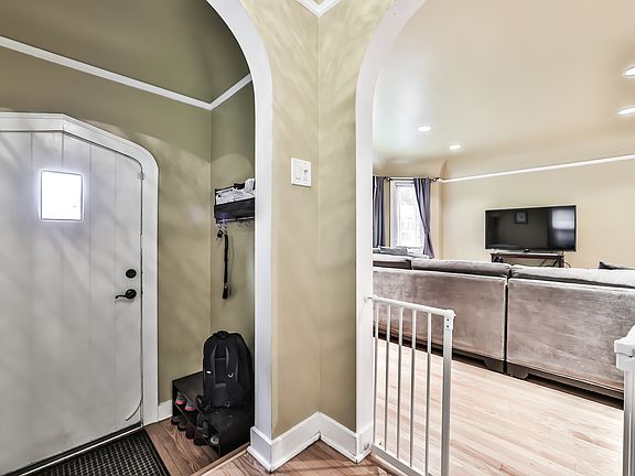 4th image of 3653 N Nordica Ave