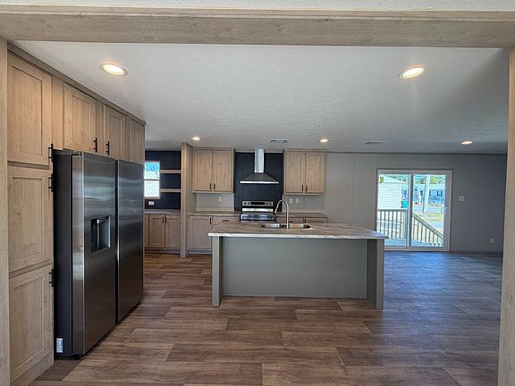 3rd image of 2418 Douglas Rd #38