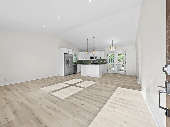 4th image of 510 Ginkgo Dr