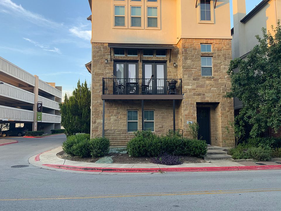 2nd image of 13522 Galleria Cir