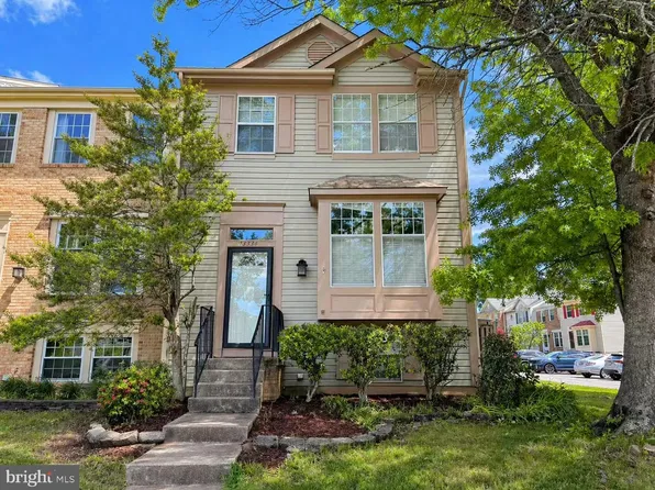 13336 Burkitts Rd, Fairfax, VA 22033