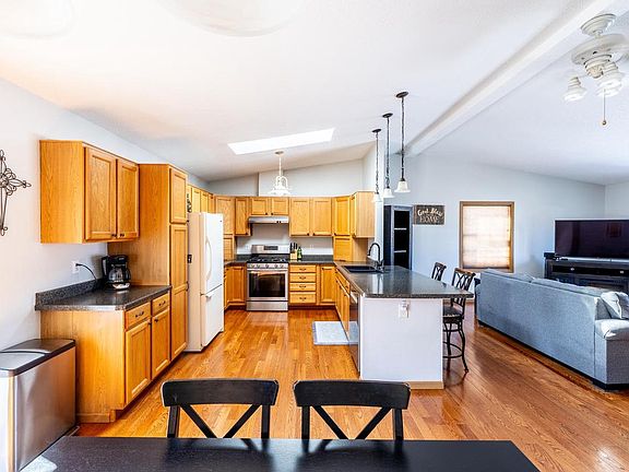 3rd image of 895 WATERWORKS ROAD