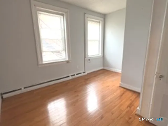 2 bed, 1.0 bath, 700 sqft, $1,700 — Photo 3