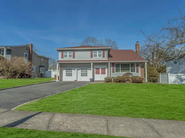 27 Sioux Drive, Commack, NY 11725