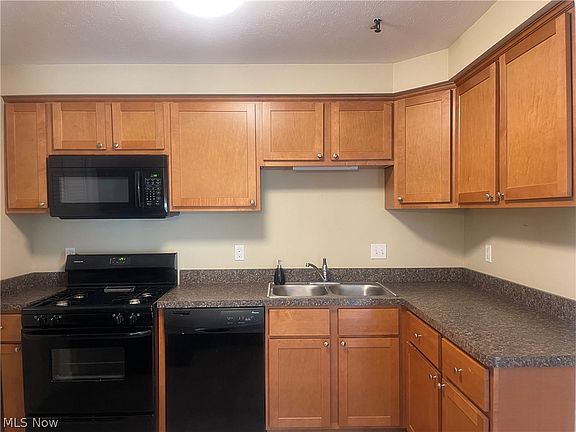 5th image of 24496 Clareshire Dr
