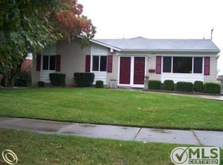 11958 Greenway Dr, Sterling Heights, MI 48312