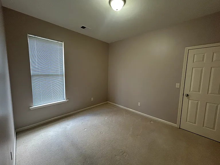 1108 Washington Dr — Photo 6