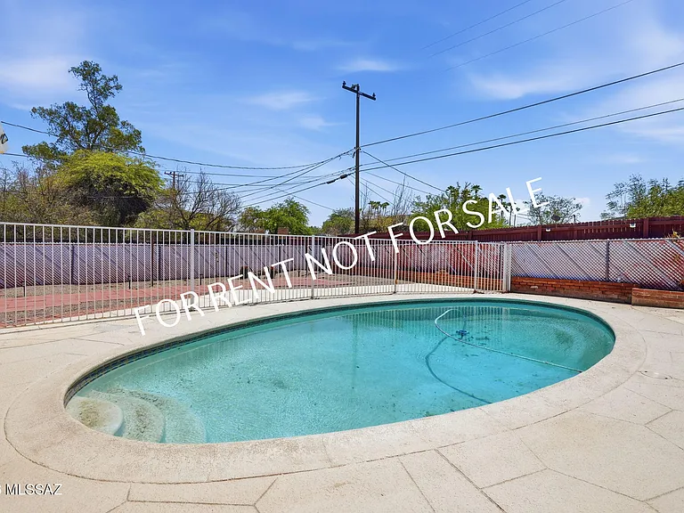 5626 E 4th St — Photo 30