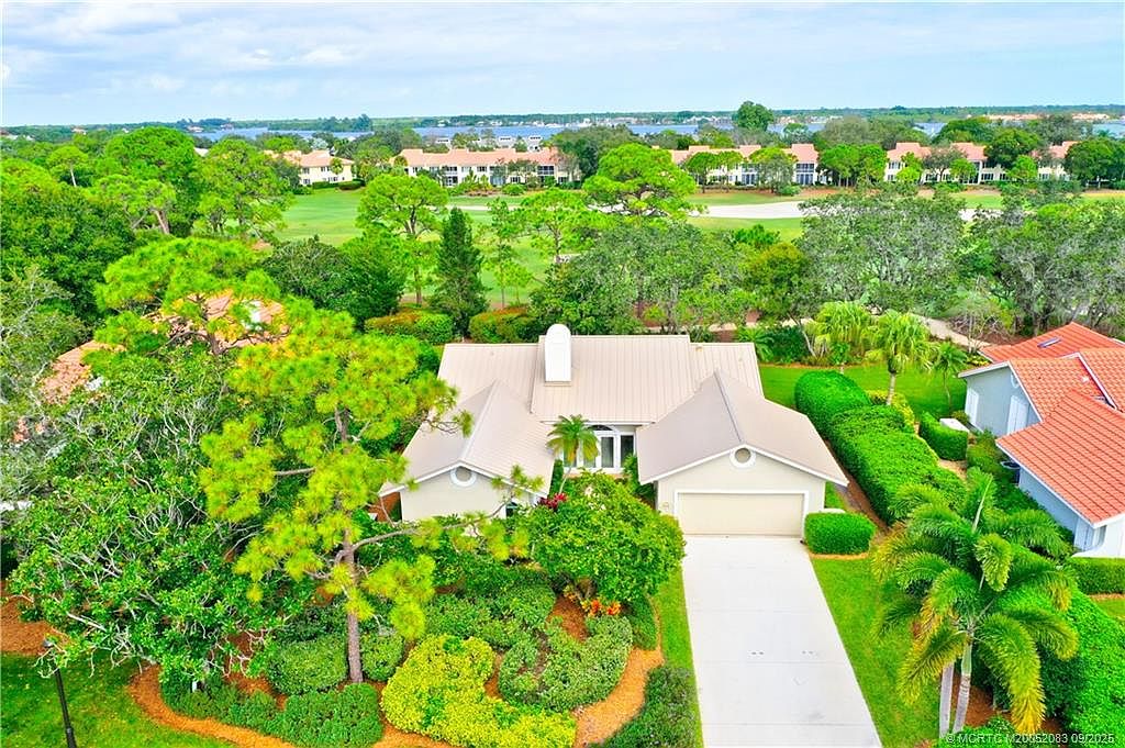 2018 NW Laurel Oak Ln