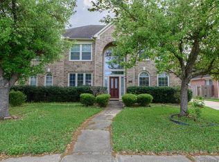 1610 Thunder Lake Ln, Sugar Land, TX 77498