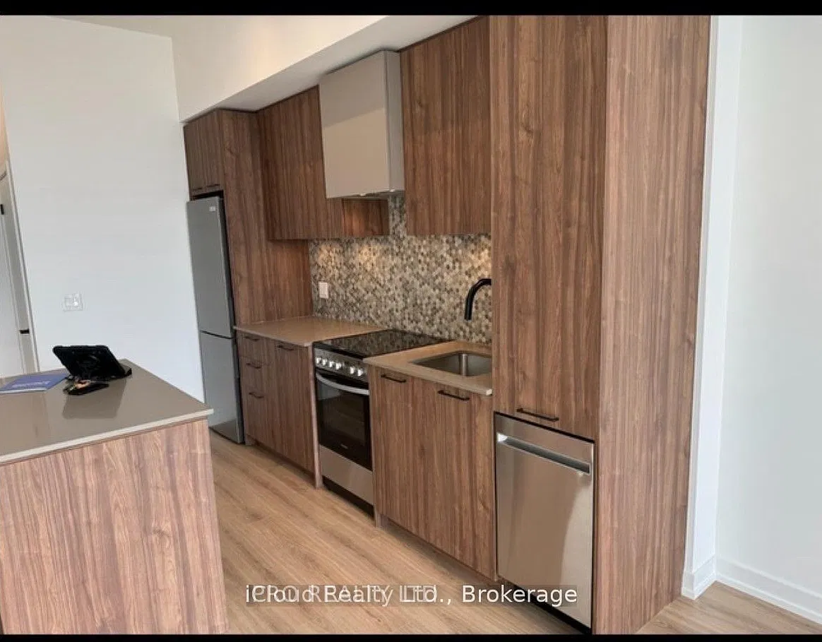 10 Lagerfeld Dr — Photo 1