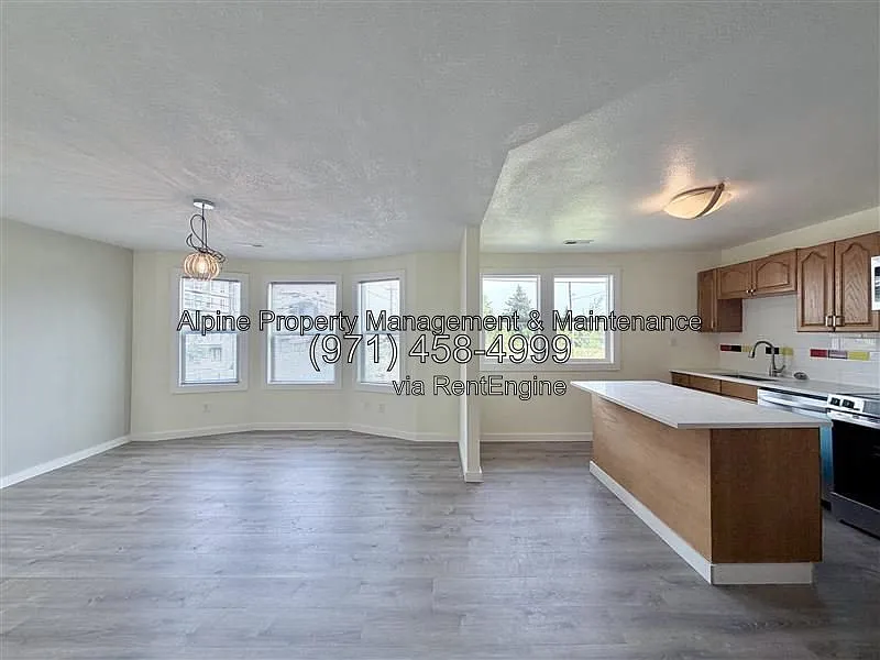 3 bed, 2.5 bath, 2000 sqft, $3,150 — Photo 3