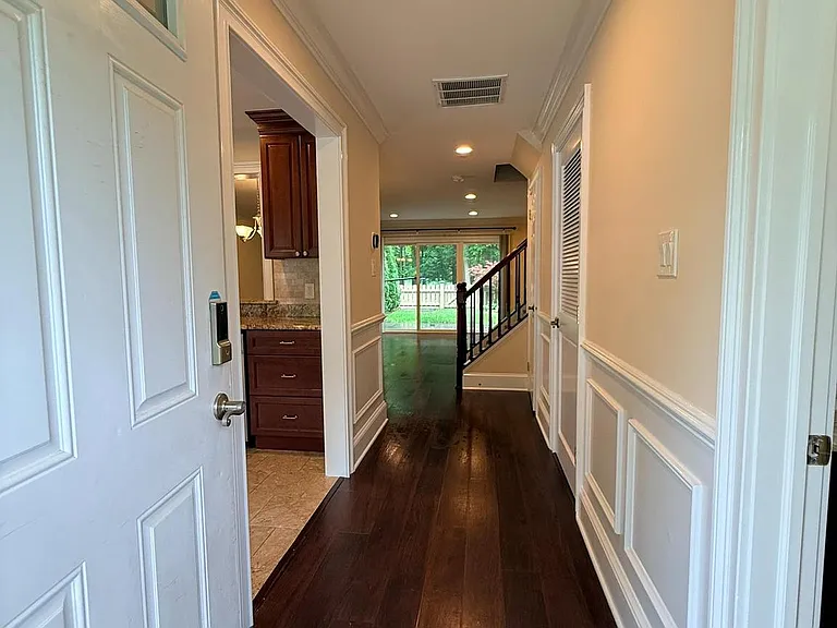 10 Devon Ct — Photo 2