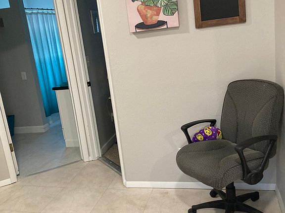 Kitchen table area in eat-in kitchen