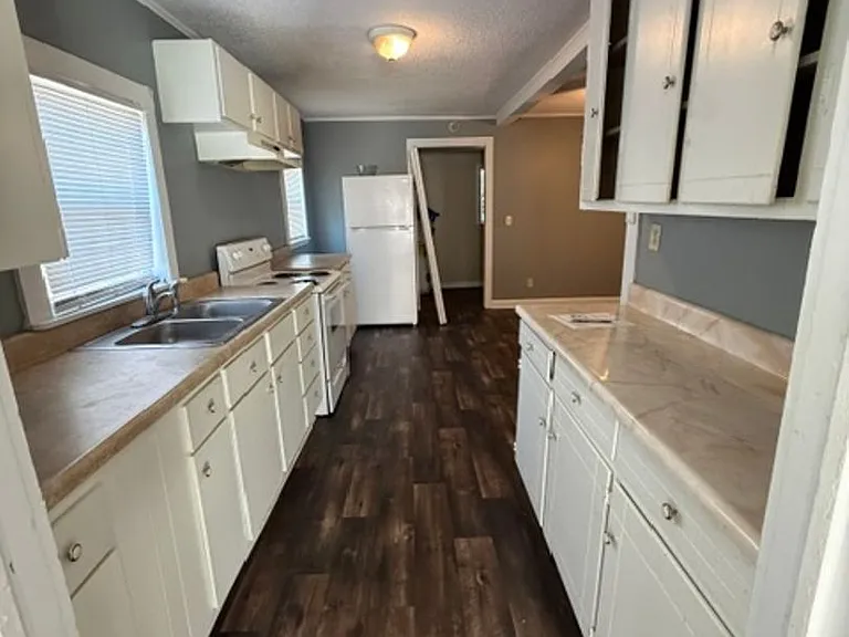247 Dooley St NE — Photo 3