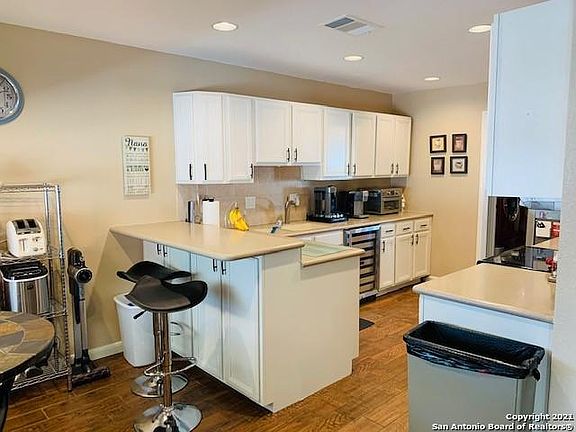 4th image of 10206 Plumas Dr