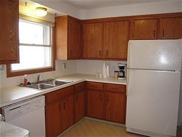 5th image of 130 Paul St