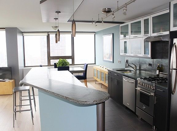 3rd image of 2800 N Lake Shore Dr APT 3017