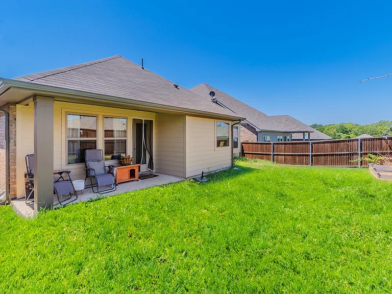 227 Hawthorn Dr — Photo 30