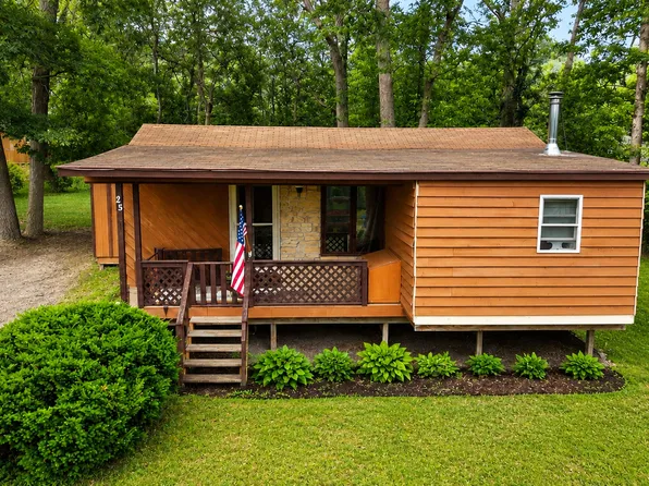 25 Beacon Bay, Lakemoor, IL 60051