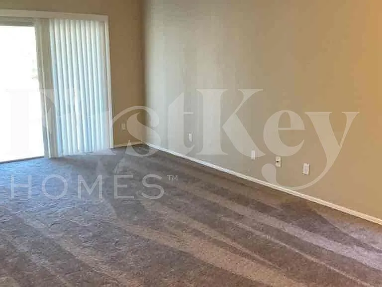 4614 W Fortune Dr — Photo 2