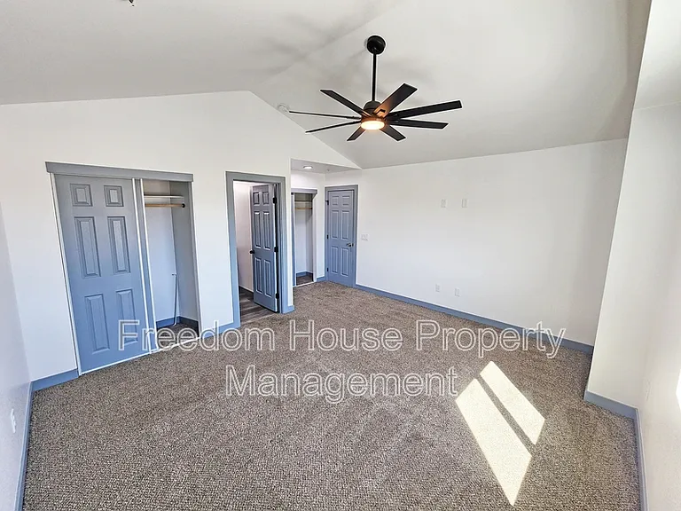 384 Erin St — Photo 18