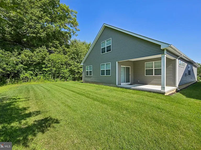 235 Congressional Ct — Photo 3