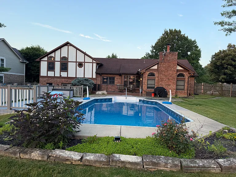 3623 Ridgeway Rd — Photo 2