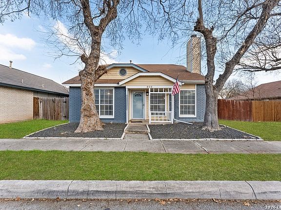 3rd image of 805 Garden Meadow Dr