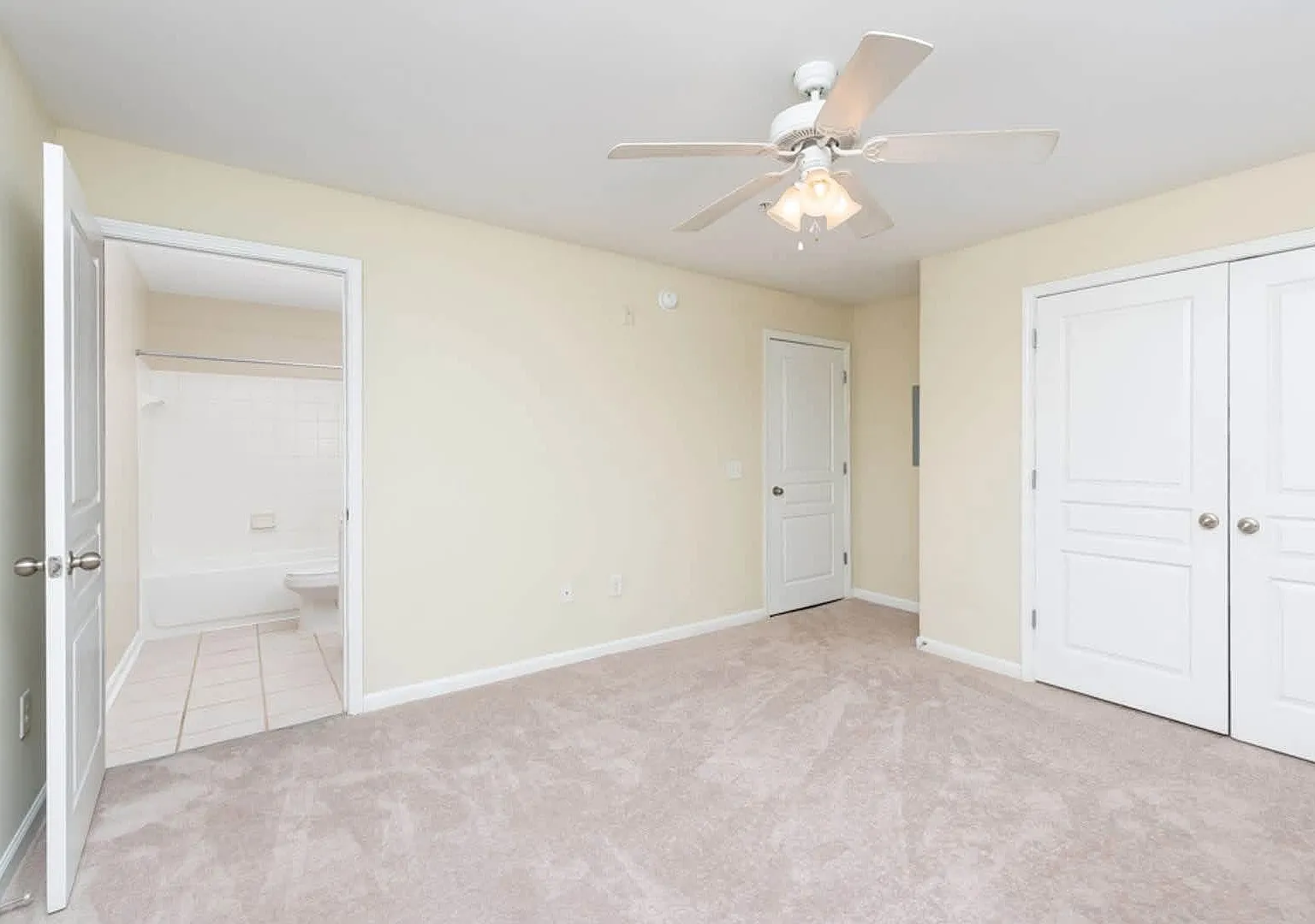 2 bed, 1120 sqft, $1,999 — Photo 2