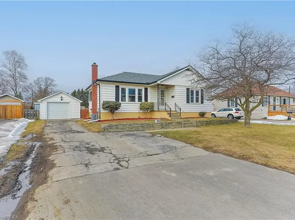 425 West St, Norfolk County, ON N3Y 1V4