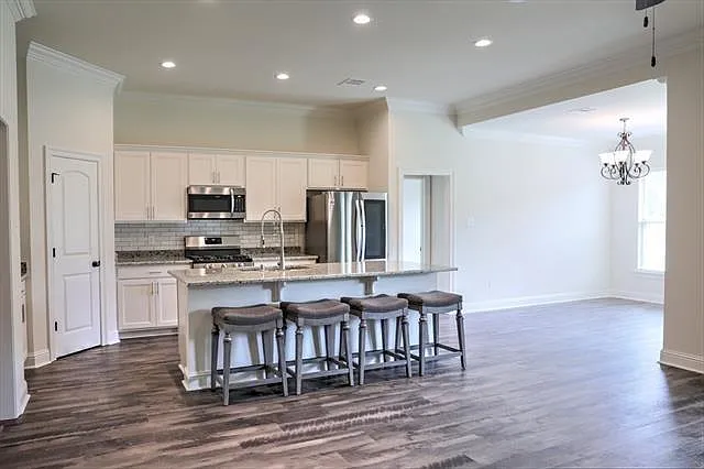 740 Jackson Ct — Photo 4