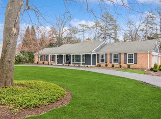 437 Elm Rd, Barrington, IL 60010