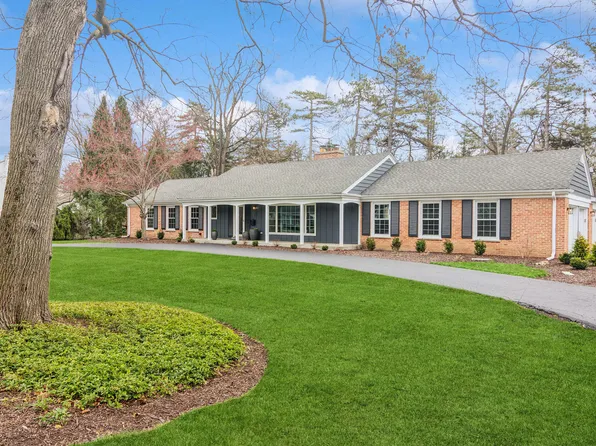 437 Elm Rd, Barrington, IL 60010