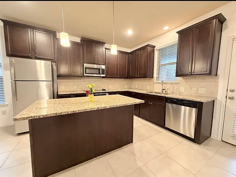 305 Rustic Oak Ln — Photo 11